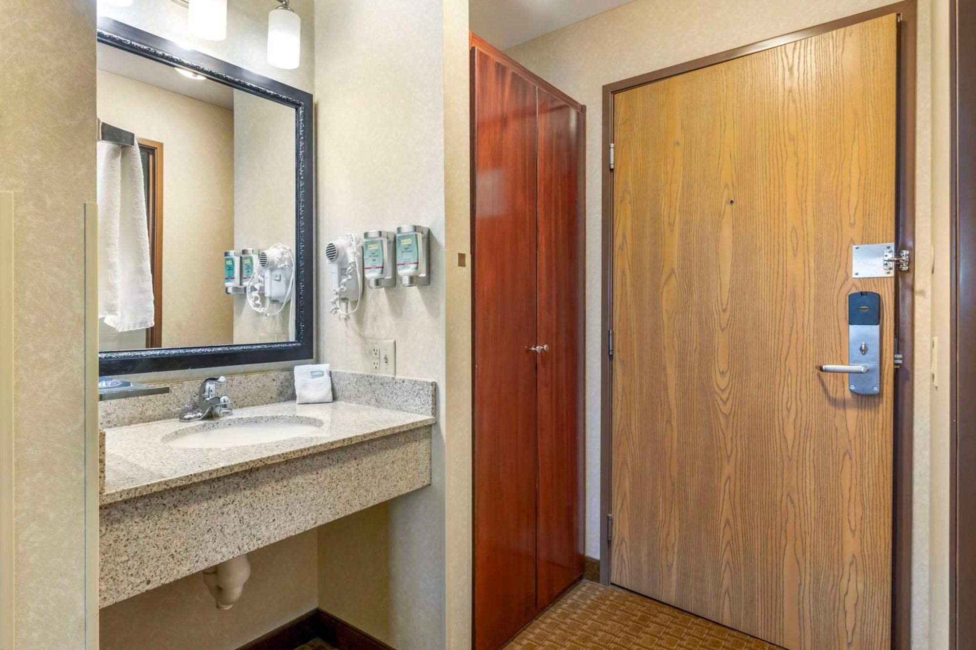 Best Western Wittenberg Inn Екстериор снимка